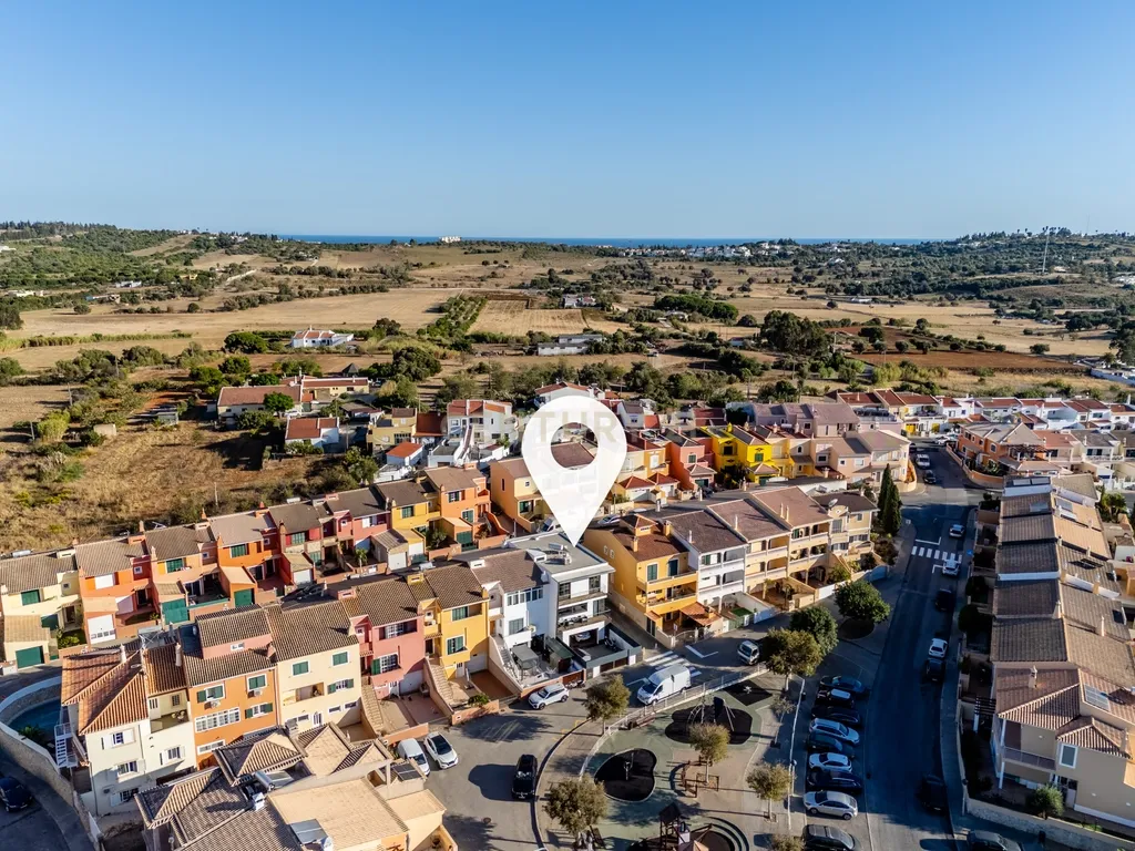 MORADIA MODERNA T3 COM GARAGEM EM ODIÁXERE - Image 32