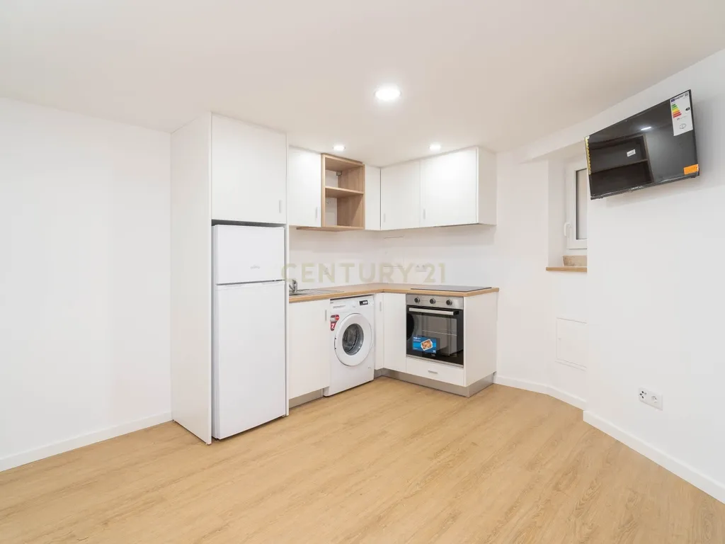 Apartamento transformado em Dois estúdios junto à Praça da República - Image 8