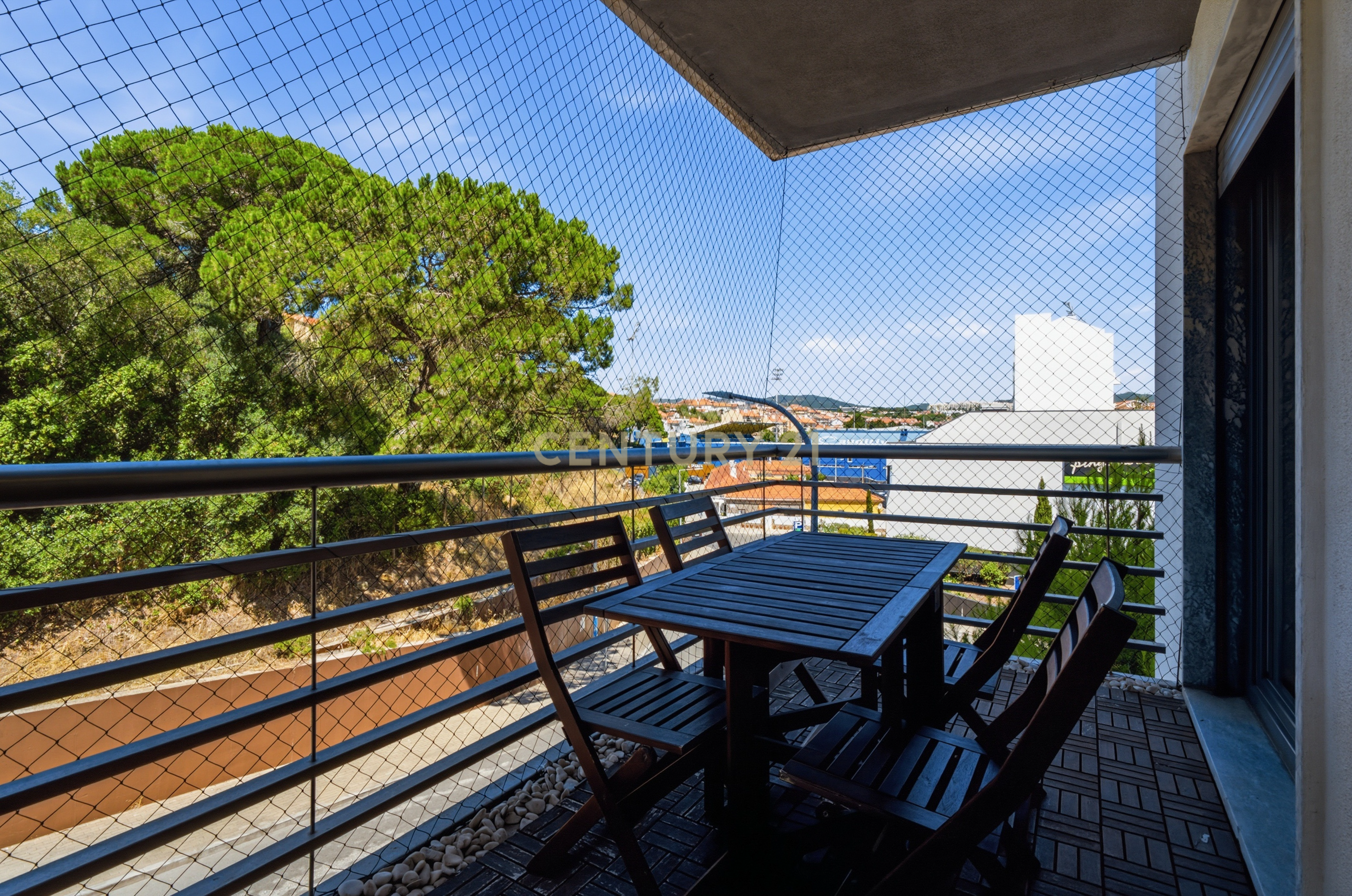 Fotografia 8 de Elegante Apartamento T3 no Estoril com Box Fechada para 3 carros a poucos metros da praia
