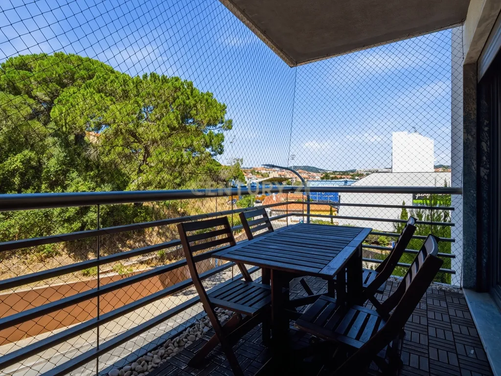Elegante Apartamento T3 no Estoril com Box Fechada para 3 carros a poucos metros da praia - Image 8
