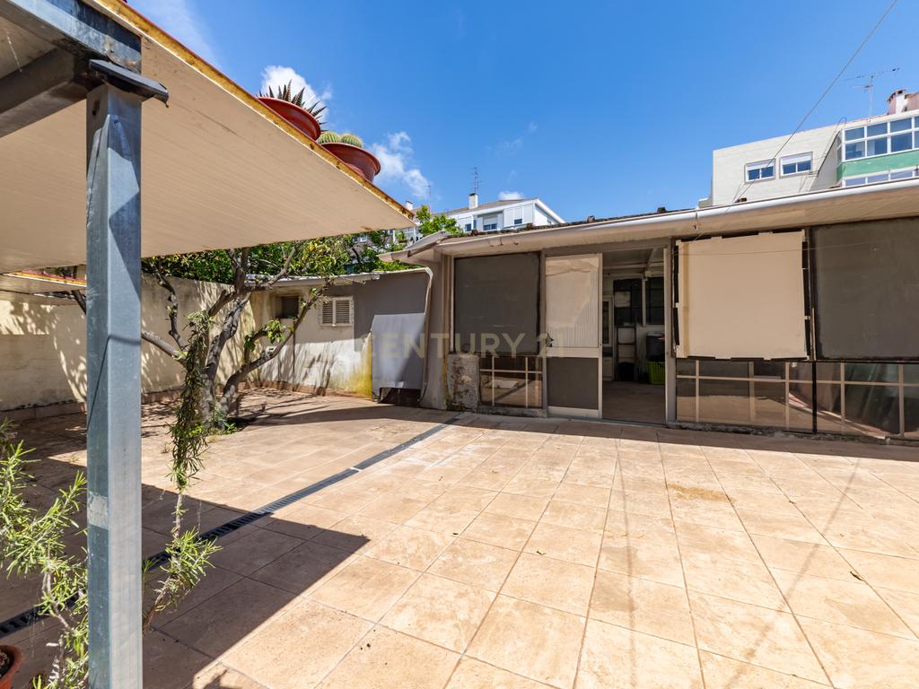 Apartamento T3 no Feijó com logradouro de 261 m2 - Image 32