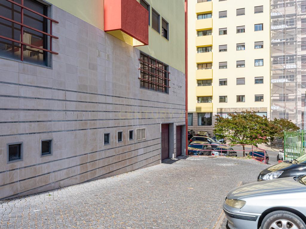 Apartamento T2 com Estacionamento e Arrecadação na Quinta Nova – Odivelas - Image 15