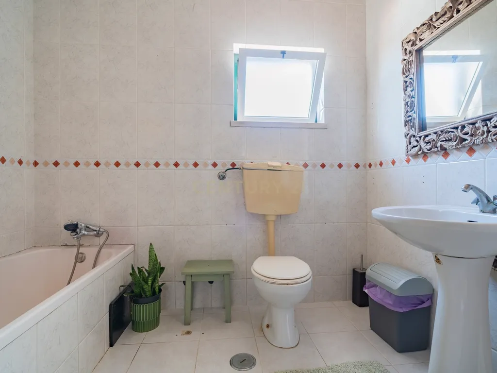 🏡 Moradia na Nazaré com enorme potencial de valorização - Image 21