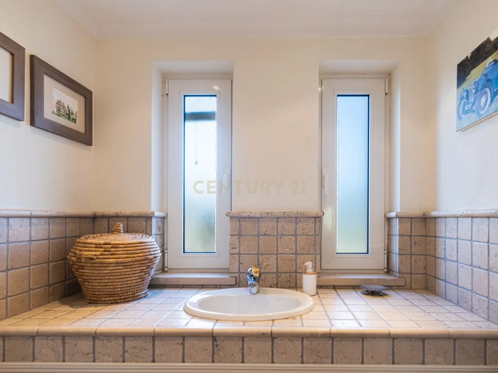 Moradia T5 com Piscina e Jardim em Lagoa, Faro - Image 30
