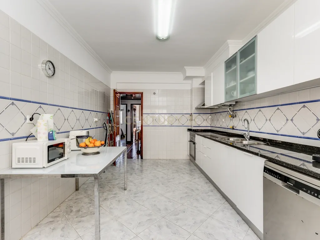 T3 na Amadora – Conforto, Espaço e Excelente Localização! - Image 14