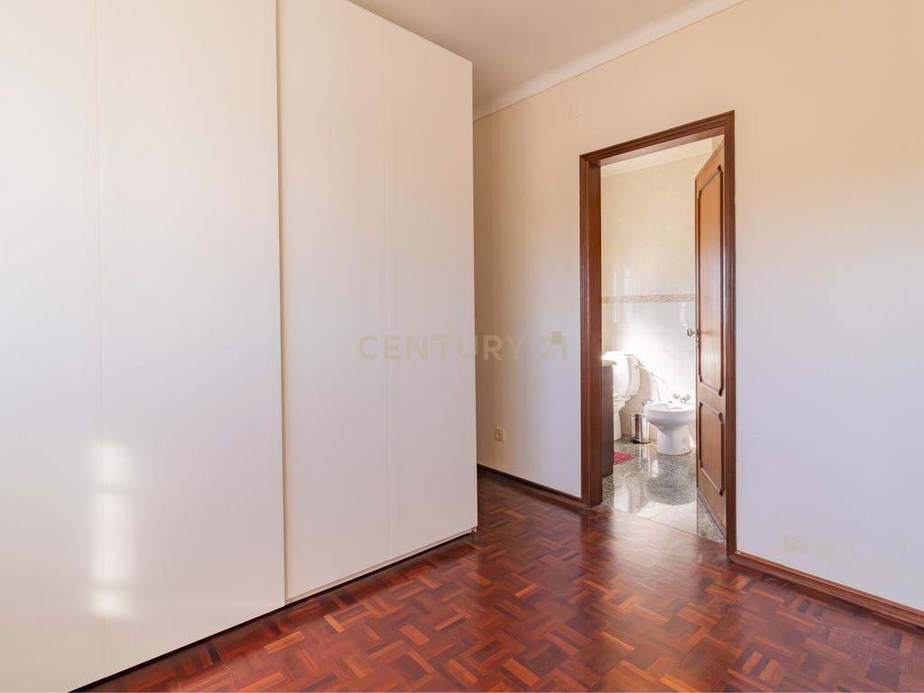 Moradia T5 com terreno - Image 23