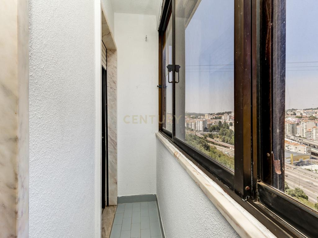T2 para Arrendamento no Casal do Cotão, Agualva-Cacém — Último Andar com Vista Desafogada e Excelentes Acessos - Image 11