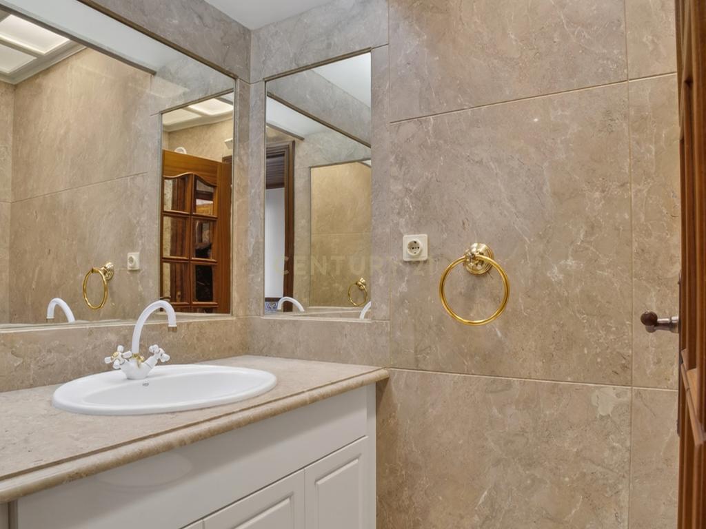 Apartamento T3 em Areeiro, com 1 lugar de garagem, Lisboa. - Image 27