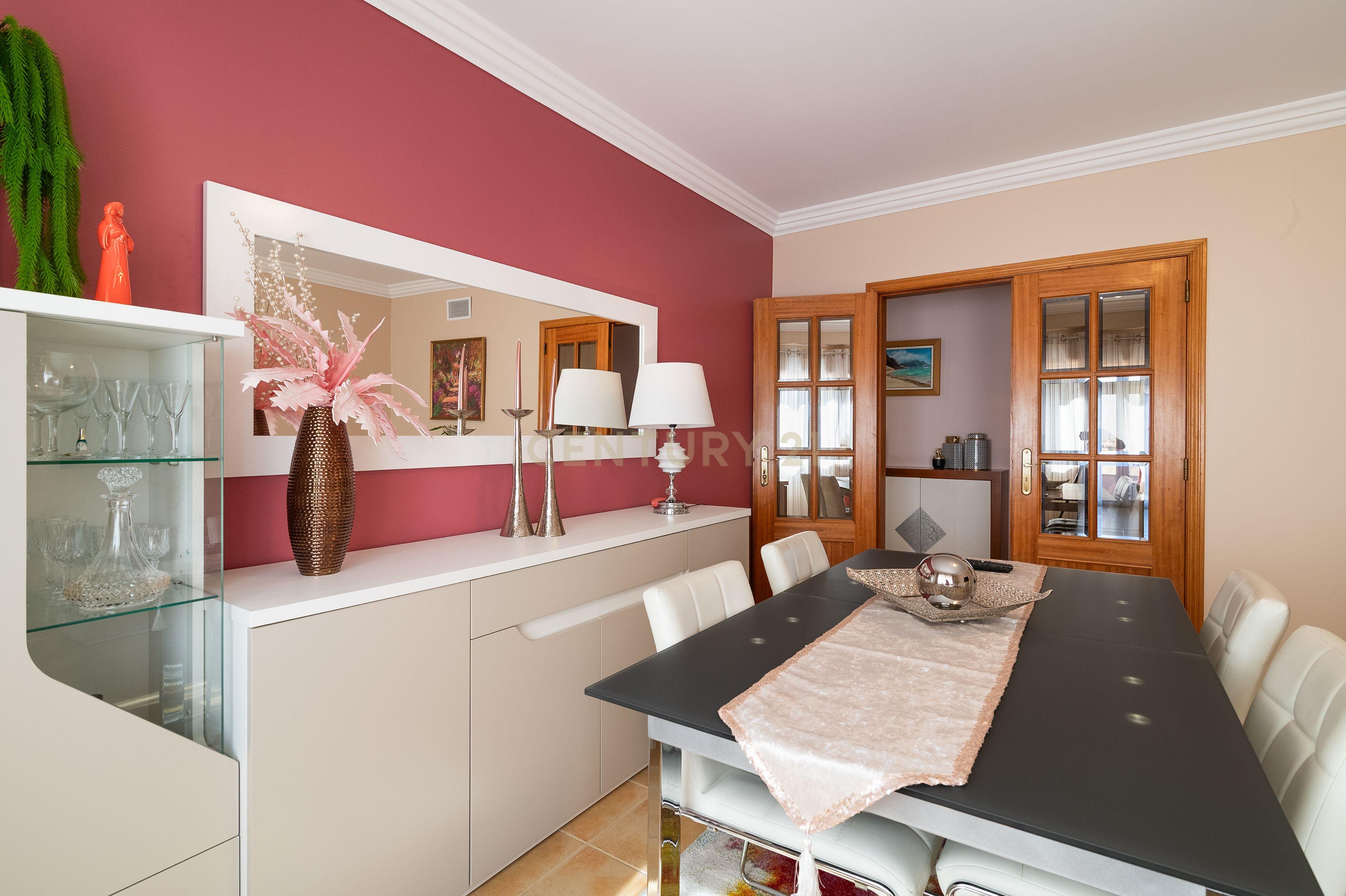 Fotografia 3 de Apartamento T2 – Jardim da Radial, com 2 elevadores e arrecadação