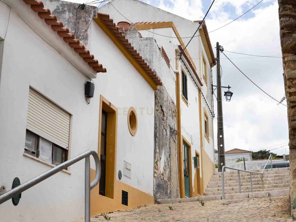 Moradia em ruinas no centro histórico de Palmela - Image 14