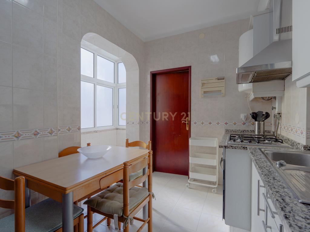 Apartamento T2+1 em Moscavide, Próximo ao Metro - Image 19