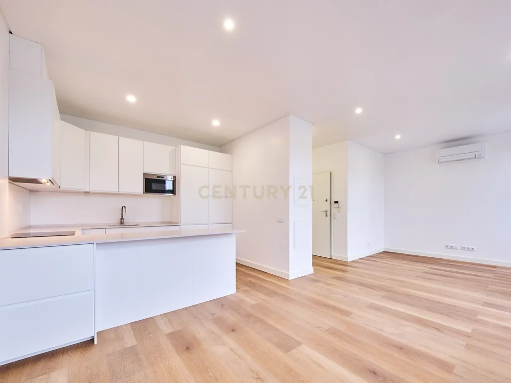 Apartamento T2 de Prestígio Totalmente Renovado na Avenida Luísa Todi – Setúbal - Image 12