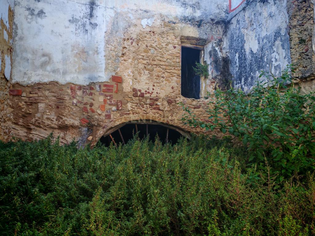 Moradia em ruinas no centro histórico de Palmela - Image 26