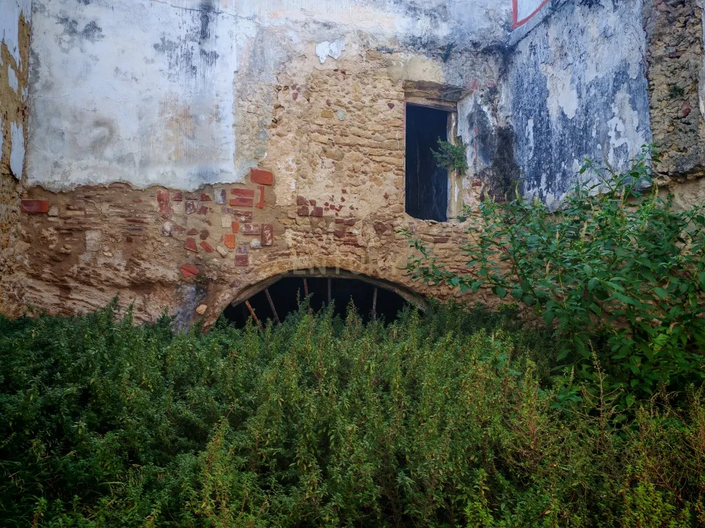 Moradia em ruinas no centro histórico de Palmela - Image 26
