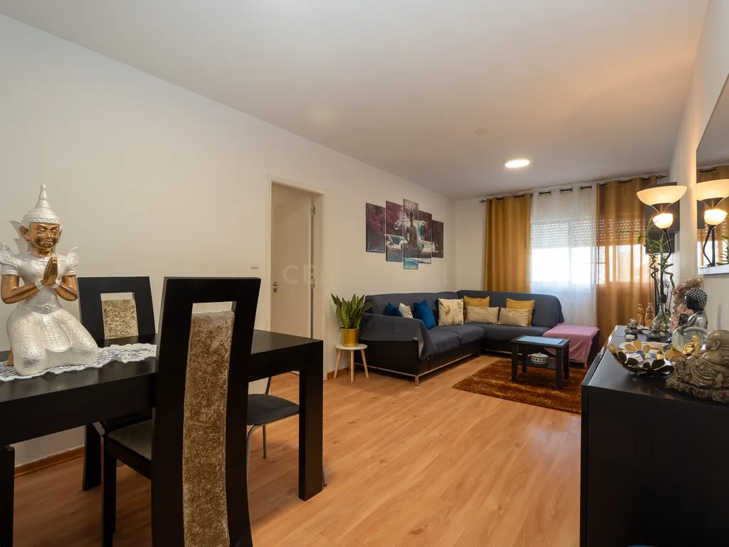 Apartamento de tipologia T4, com 2 WC e arrecadação localizado em Santo António dos Cavaleiros – Loures. - Image 8