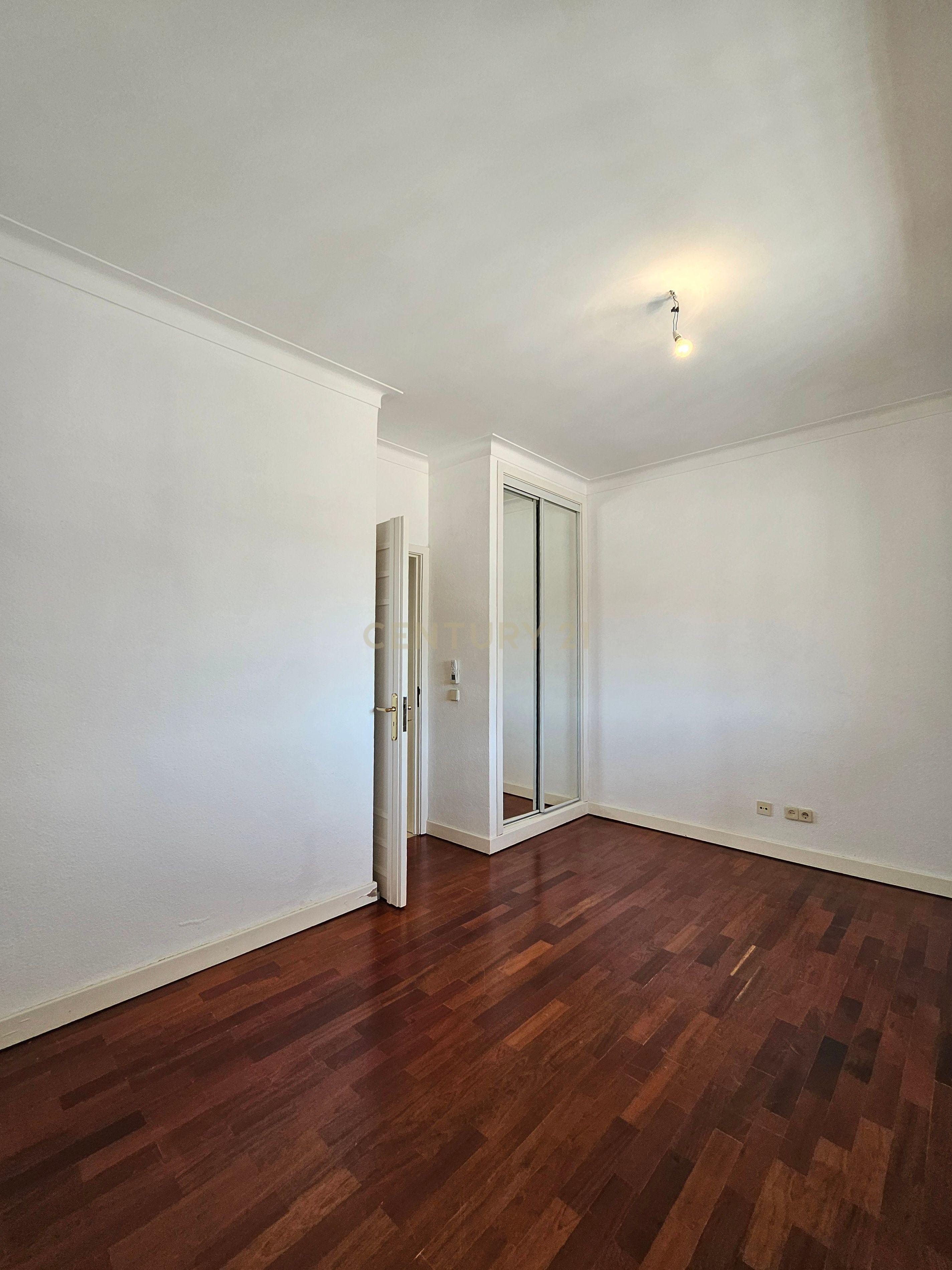 Apartamento T3 com terraço e garagem Condomínio Santa Catarina, Centro Histórico de Évora - Image 21