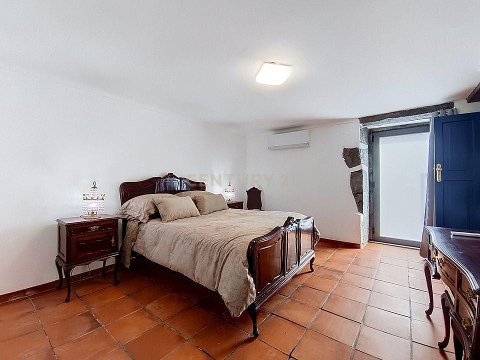 Fotografia 3 de Moradia Centenária com História, Charme e Conforto Moderno. Vendida no conceito "chave na mão"