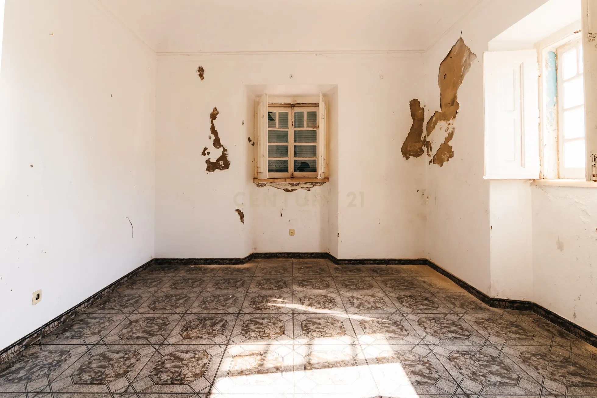 Propriedade com 11 divisões para recuperação em Estremoz com uma área total de 6185 m2 - Image 10