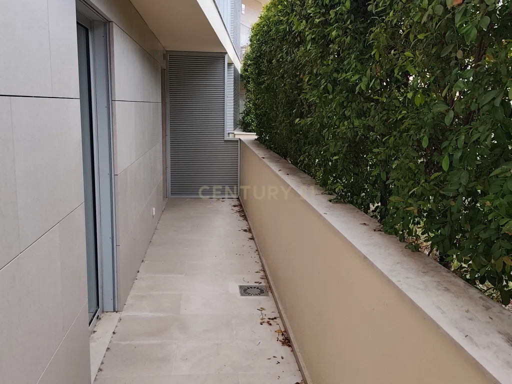 Excelente Apartamento T2 bastante Central no Areeiro com Jardim Privativo - Image 13