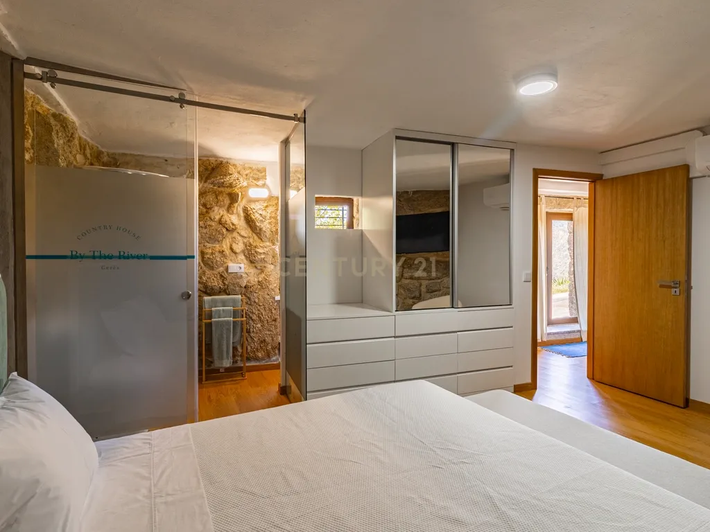 Um Refúgio no Gerês com 2 casas junto ao Rio - Image 8
