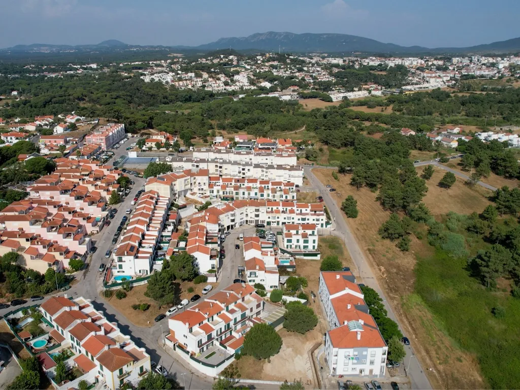 Apartamento T3 Espaçoso e Luminoso em Zona Tranquila de Sesimbra - Image 30