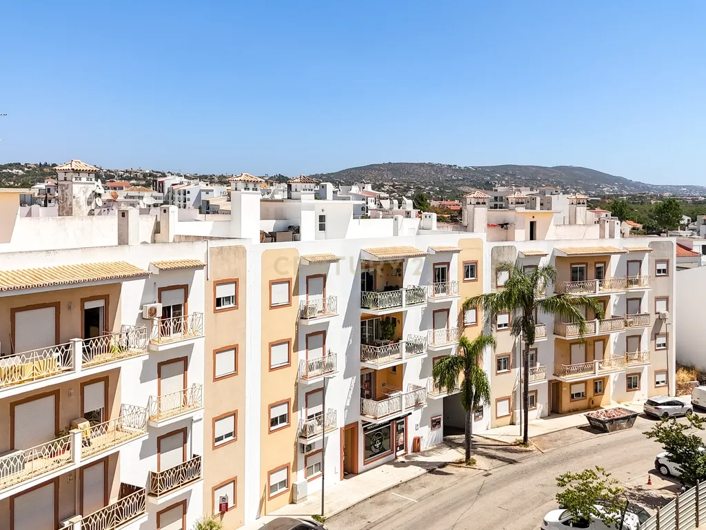Apartamento T4 com 144m2 no Coração do Algarve - Almancil - Image 1