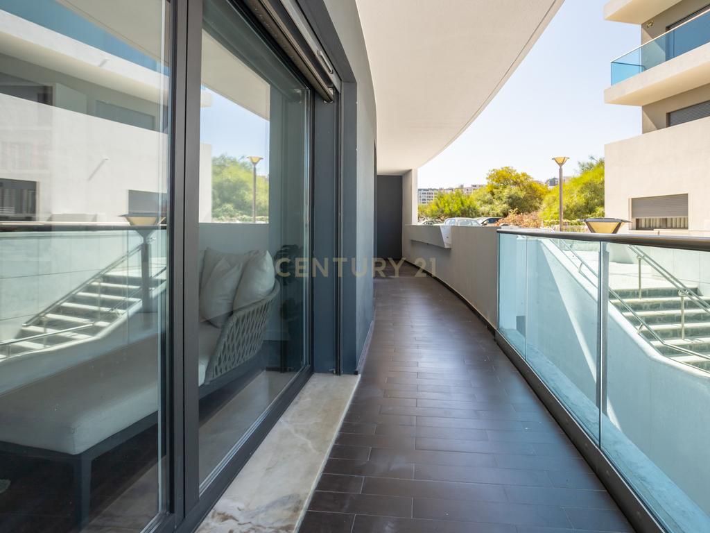 Apartamento de luxo com 5 assoalhadas, 2 garagens e parqueamento - Image 15
