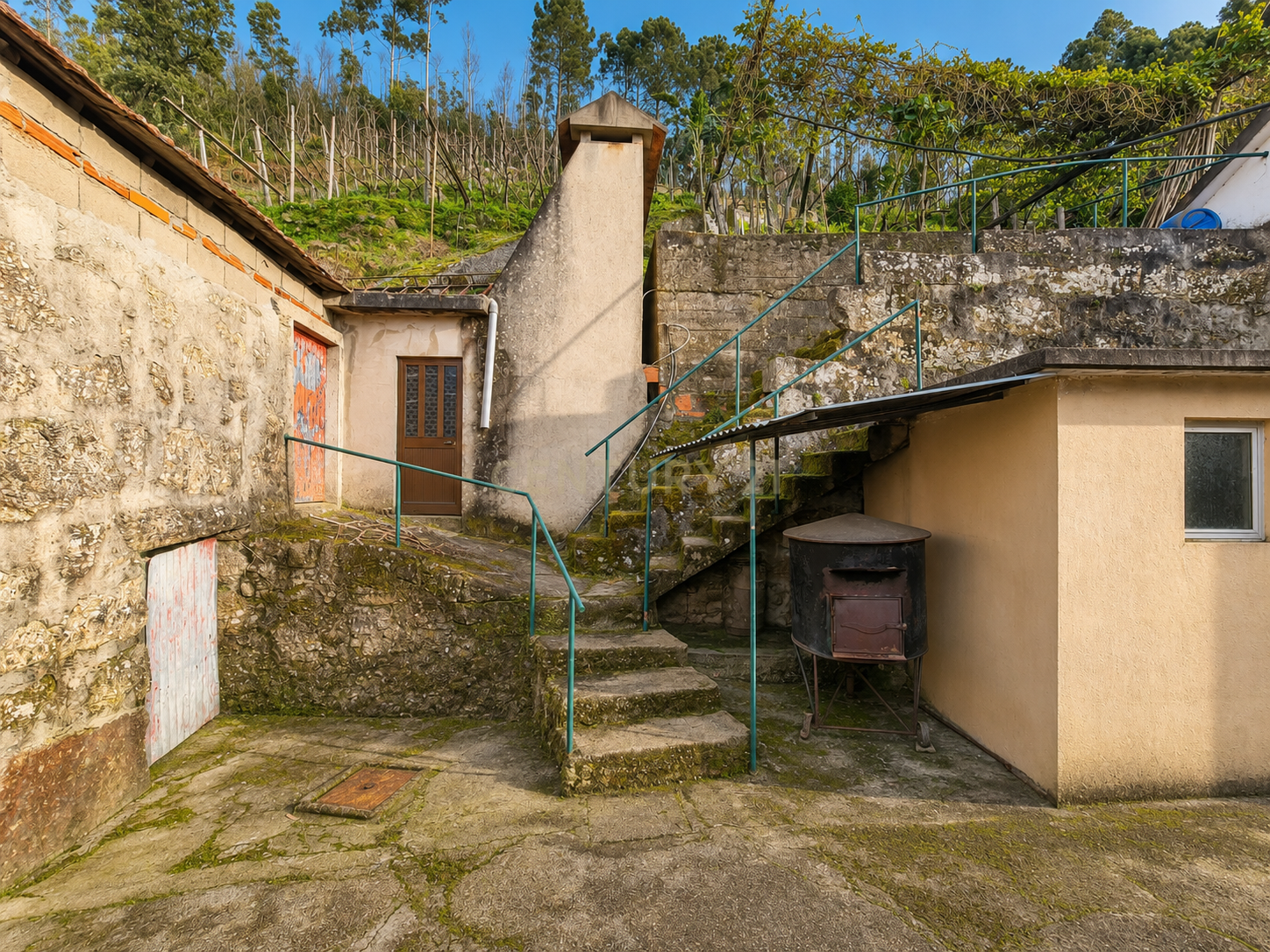 Fotografia 7 de 🏡 MORADIA TÉRREA, PENAFIEL, CAPELA 📍Apenas venda conjunta com referência C0188-01896, (Imóvel atualmente comercializado ao abrigo do Simplex) 📢 EXCELENTE OPORTUNIDADE PARA CRIAÇÃO DE PROJETO