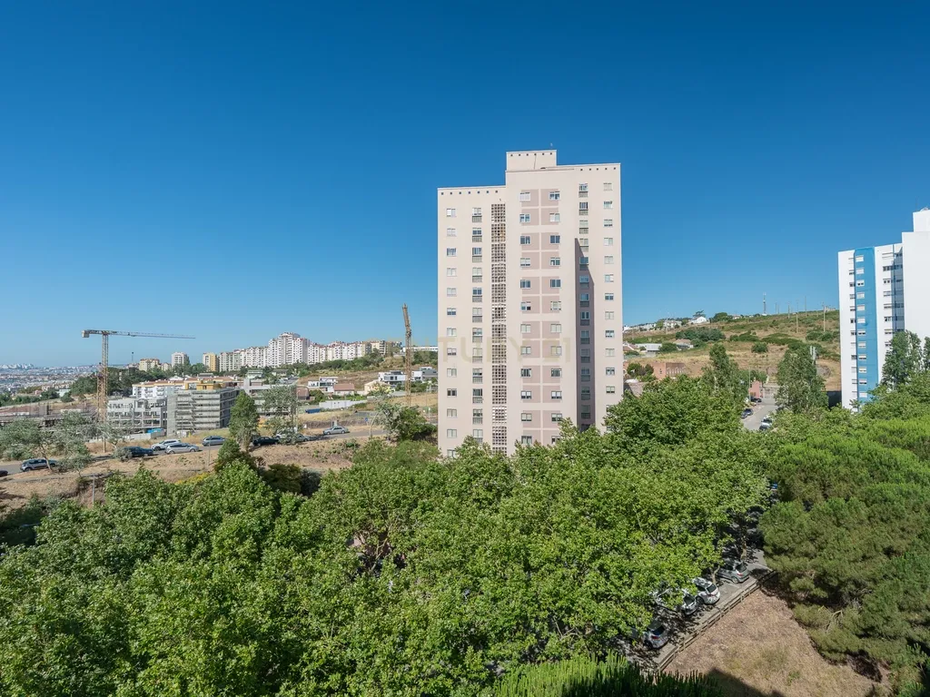 Apartamento de tipologia T4, com 2 WC e arrecadação localizado em Santo António dos Cavaleiros – Loures. - Image 20