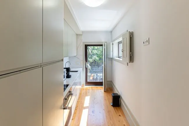Apartamento T1 de charme com jardim no centro do Porto - Image 22