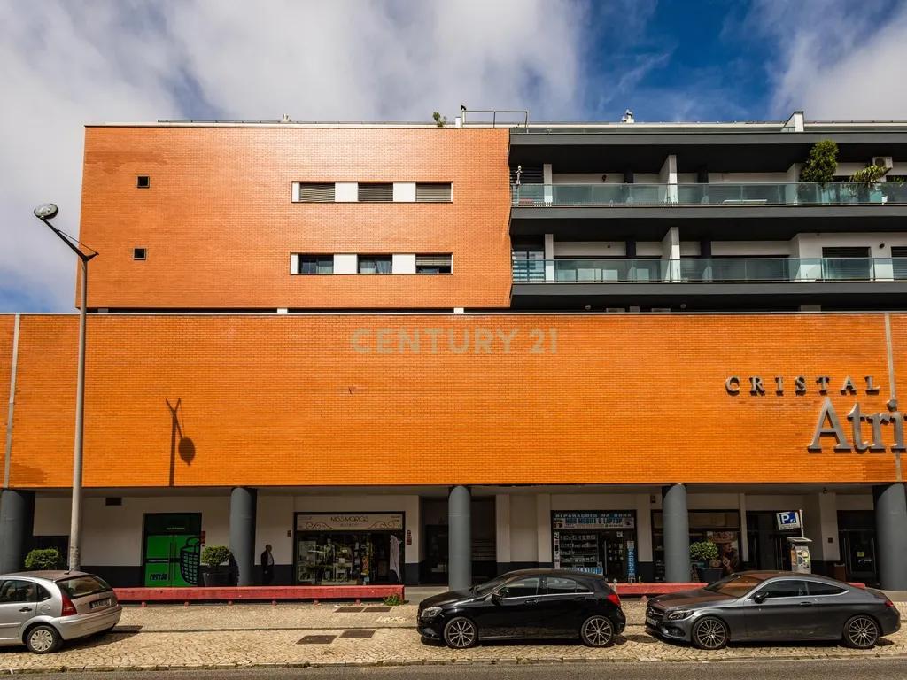 T1 com Terraço | A Estrear | Edifício Cristal Atrium | Centro da Marinha Grande - Image 1