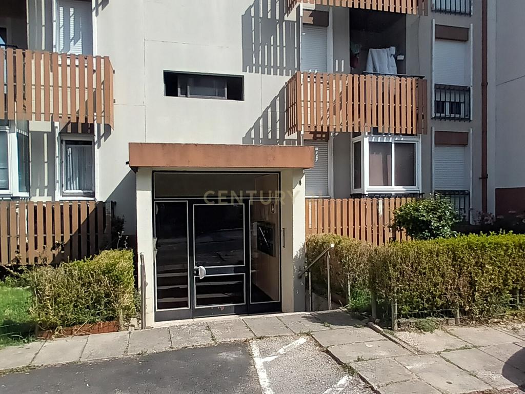 Apartamento T3 em Santo António dos Cavaleiros – Arrendamento - Image 18