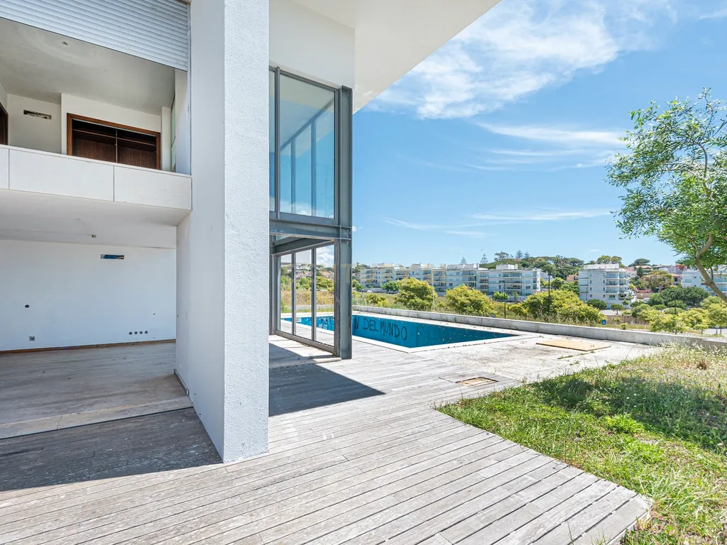 Moradia de Arquitetura Contemporânea na Aldeia dos Capuchos, Vista Mar, Rio e Cidade, com Garagem, Elevador, Piscina e Cobertura com Vista Panorâmica 360º. - Image 3