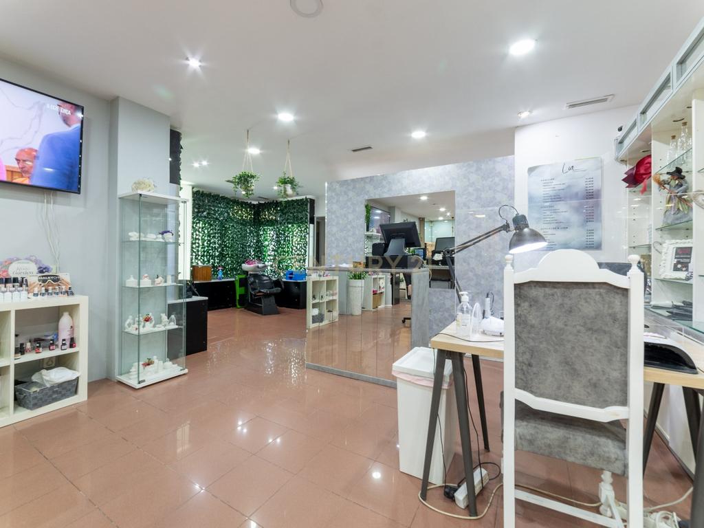 Loja Comercial com 70m2 – Centro Comercial Mafavis, Gondomar - Image 1
