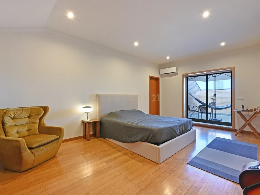 Apartamento Duplex T2+2 com 2 Suites e Terraço privativo em Canidelo - Image 17