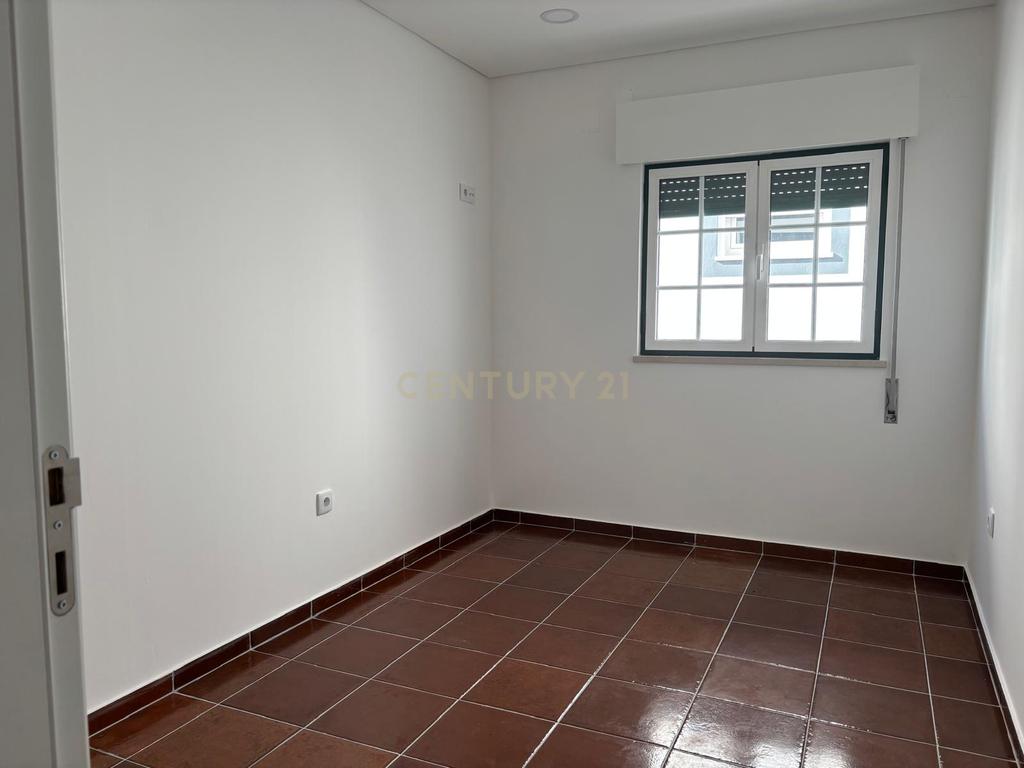 Moradia T2 com logradouro - Meia Via - Image 15