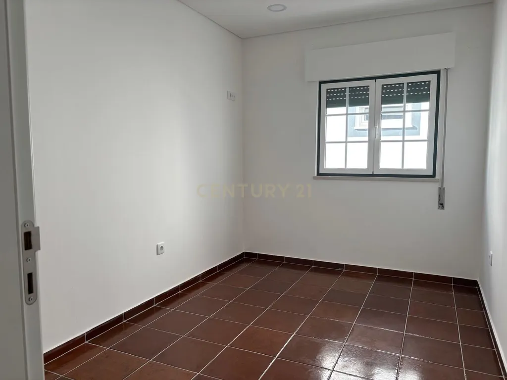 Moradia T2 com logradouro - Meia Via - Image 15
