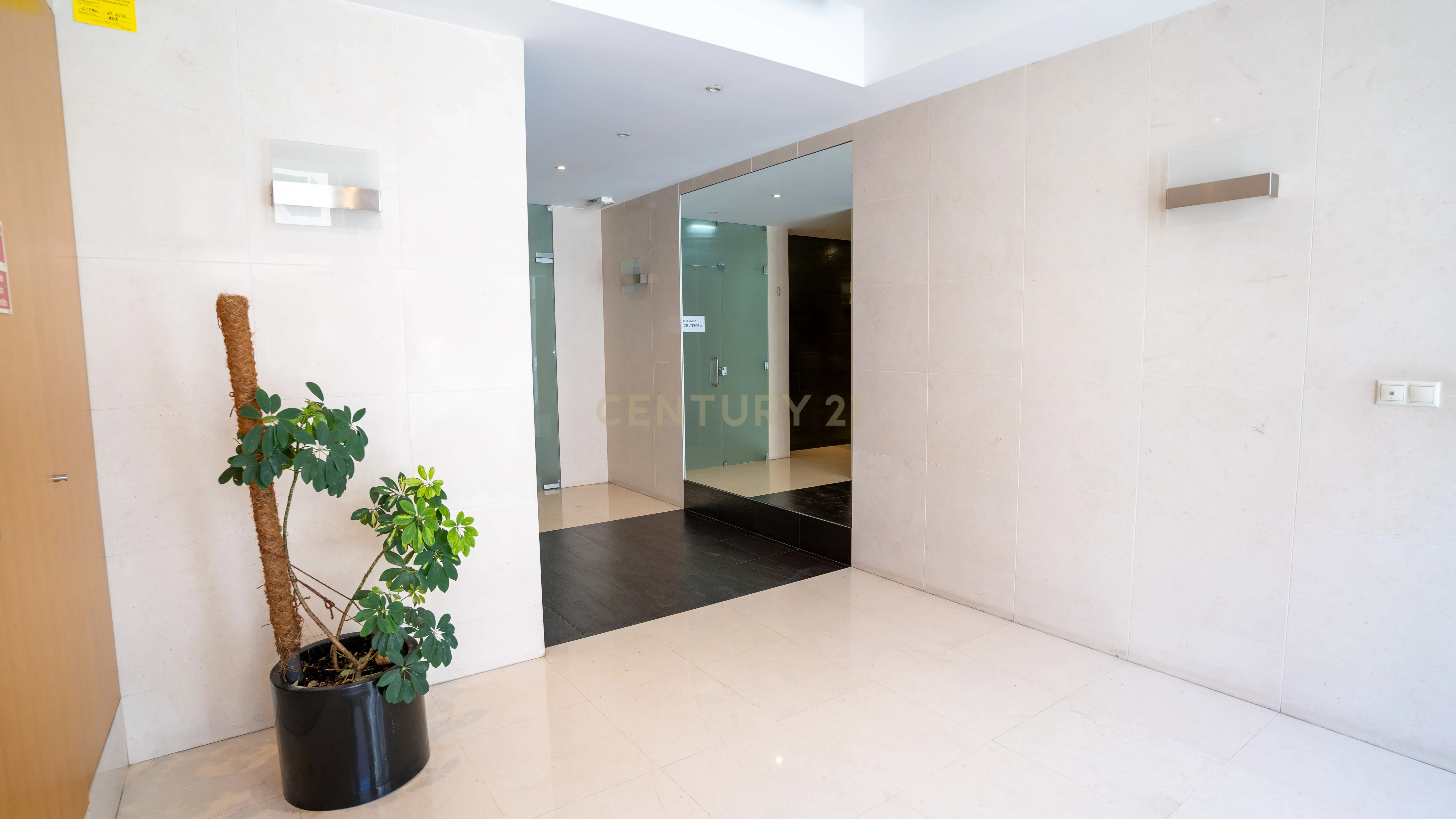 Apartamento com Terraço T2 de Charme em Benfica - Excelência e Conforto - Image 45
