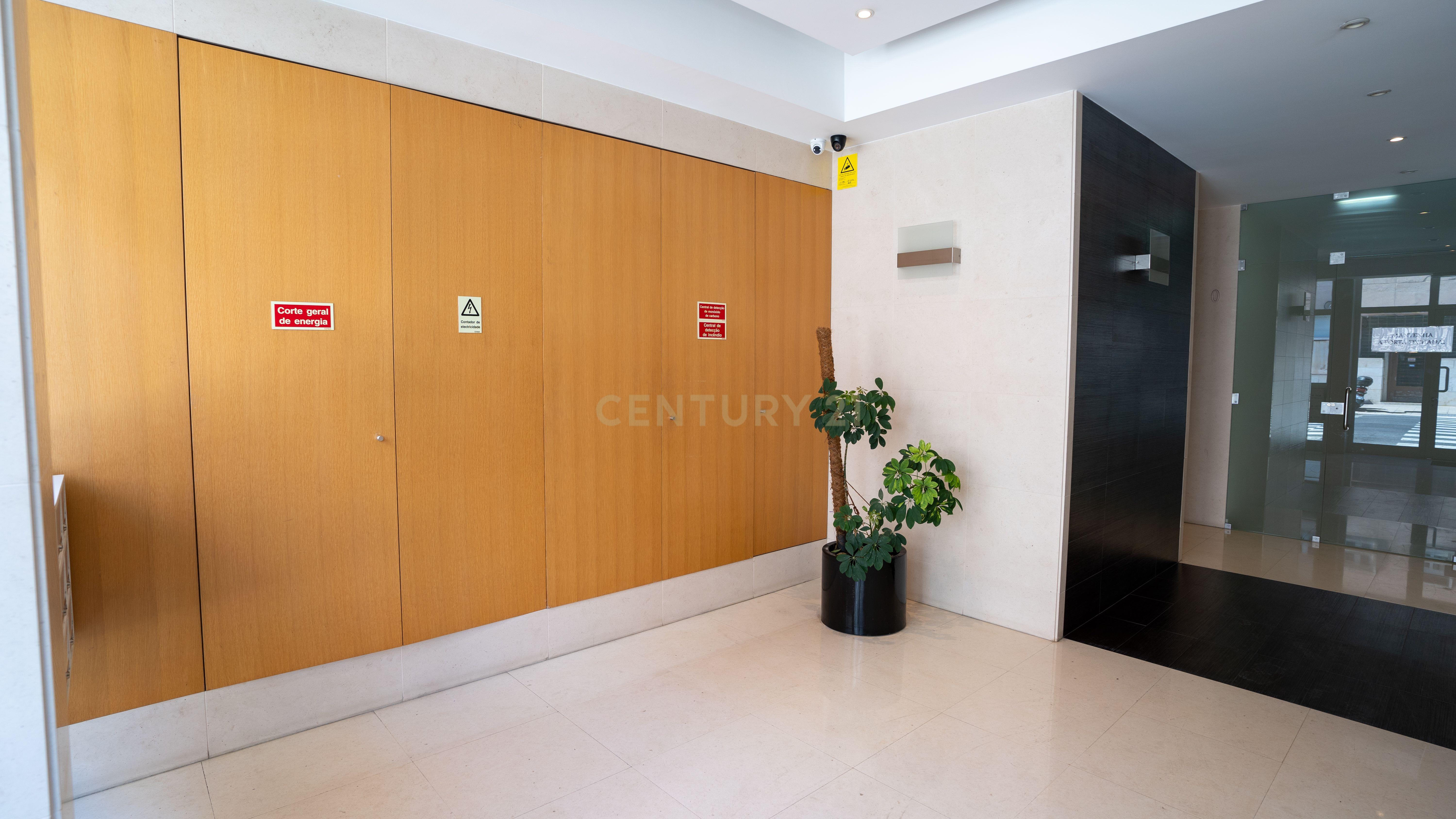 Apartamento com Terraço T2 de Charme em Benfica - Excelência e Conforto - Image 46