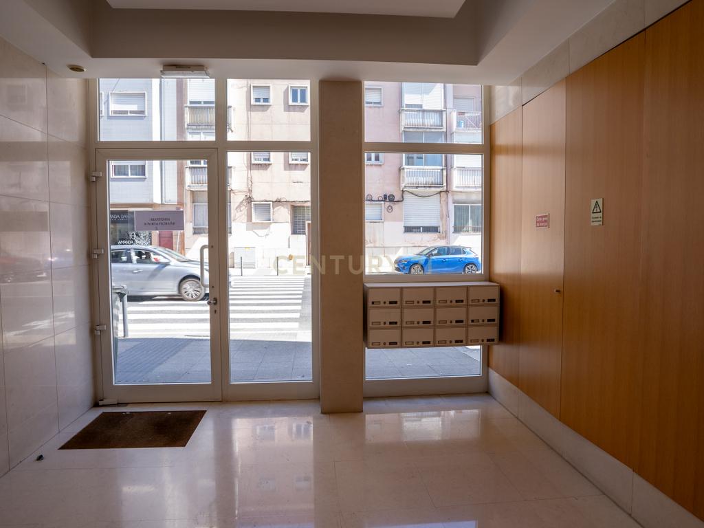 Apartamento com Terraço T2  de Charme em Benfica - Excelência e Conforto - Image 47