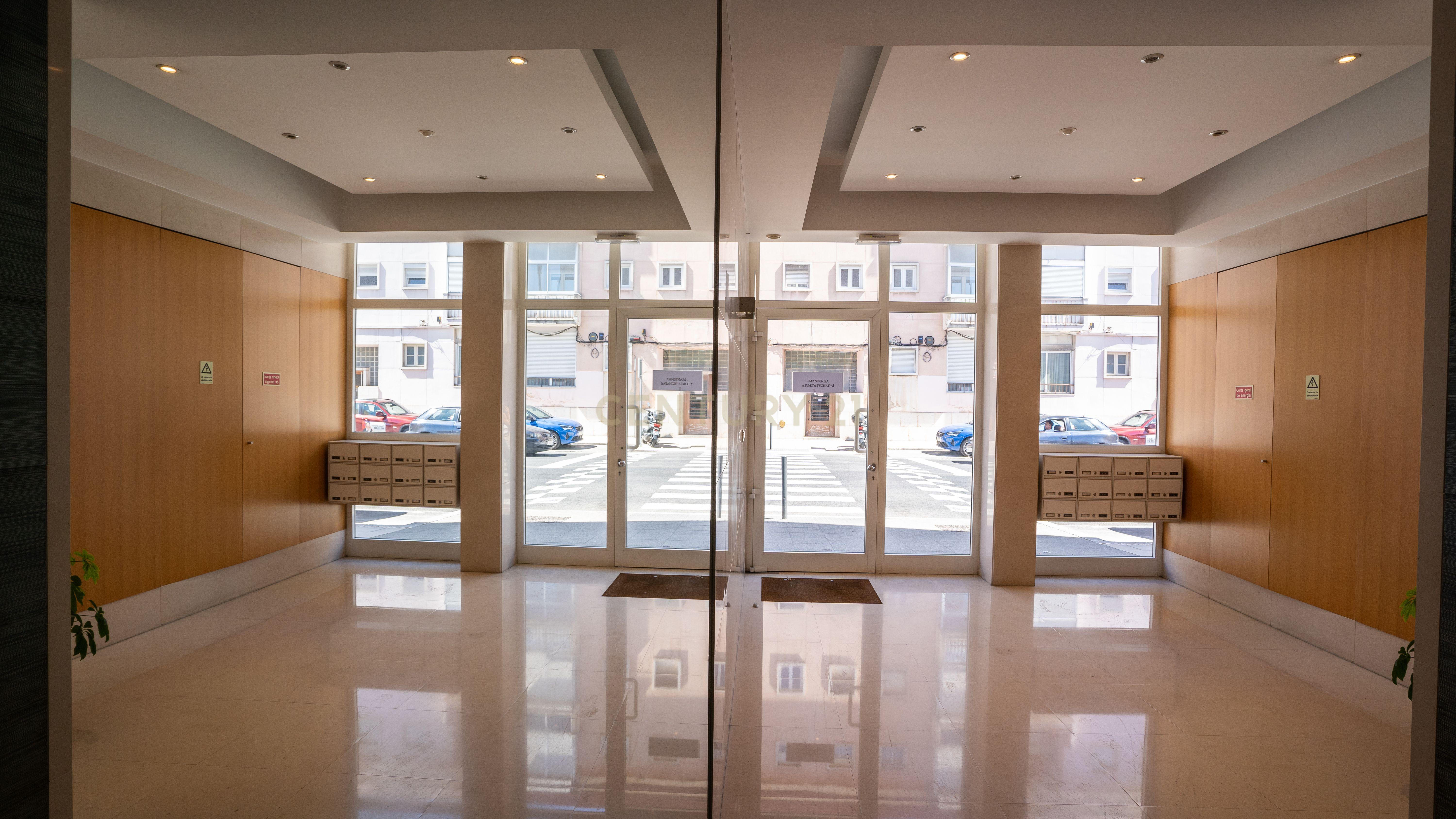 Apartamento com Terraço T2 de Charme em Benfica - Excelência e Conforto - Image 48