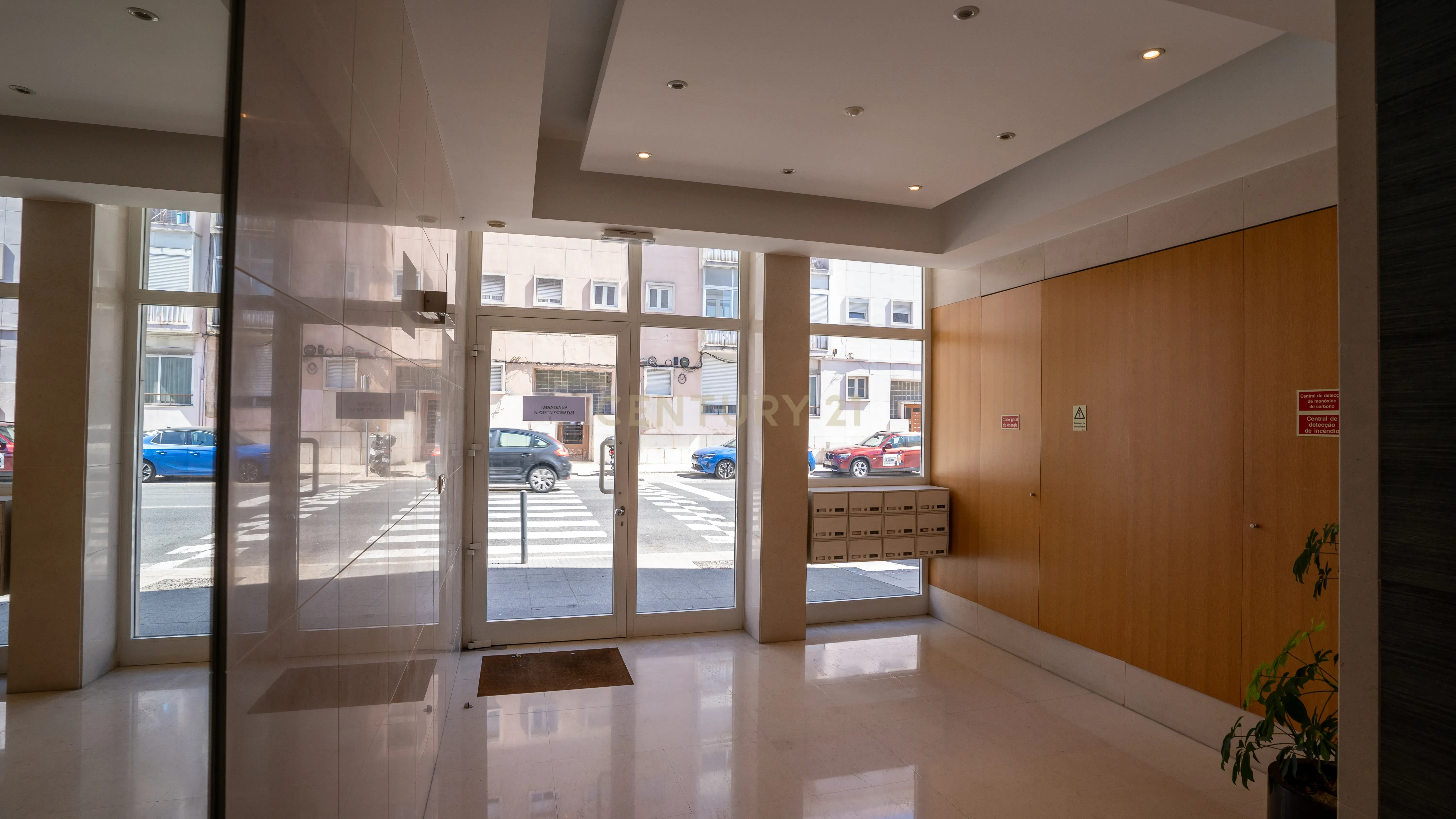 Apartamento com Terraço T2 de Charme em Benfica - Excelência e Conforto - Image 49