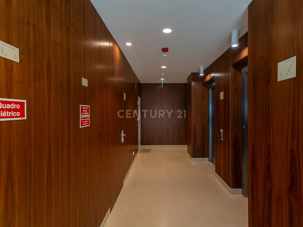 Apartamento T2 Centro Cascais com piscina e jardim privativos - Image 8