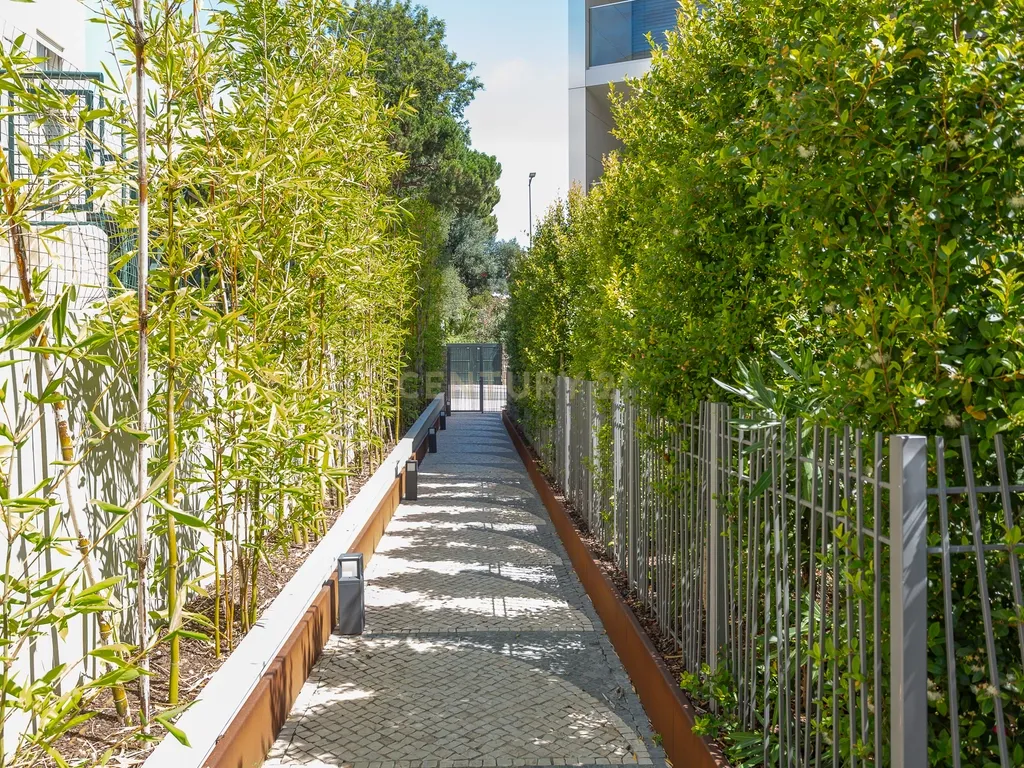 Apartamento T2 Centro Cascais com piscina e jardim privativos - Image 6