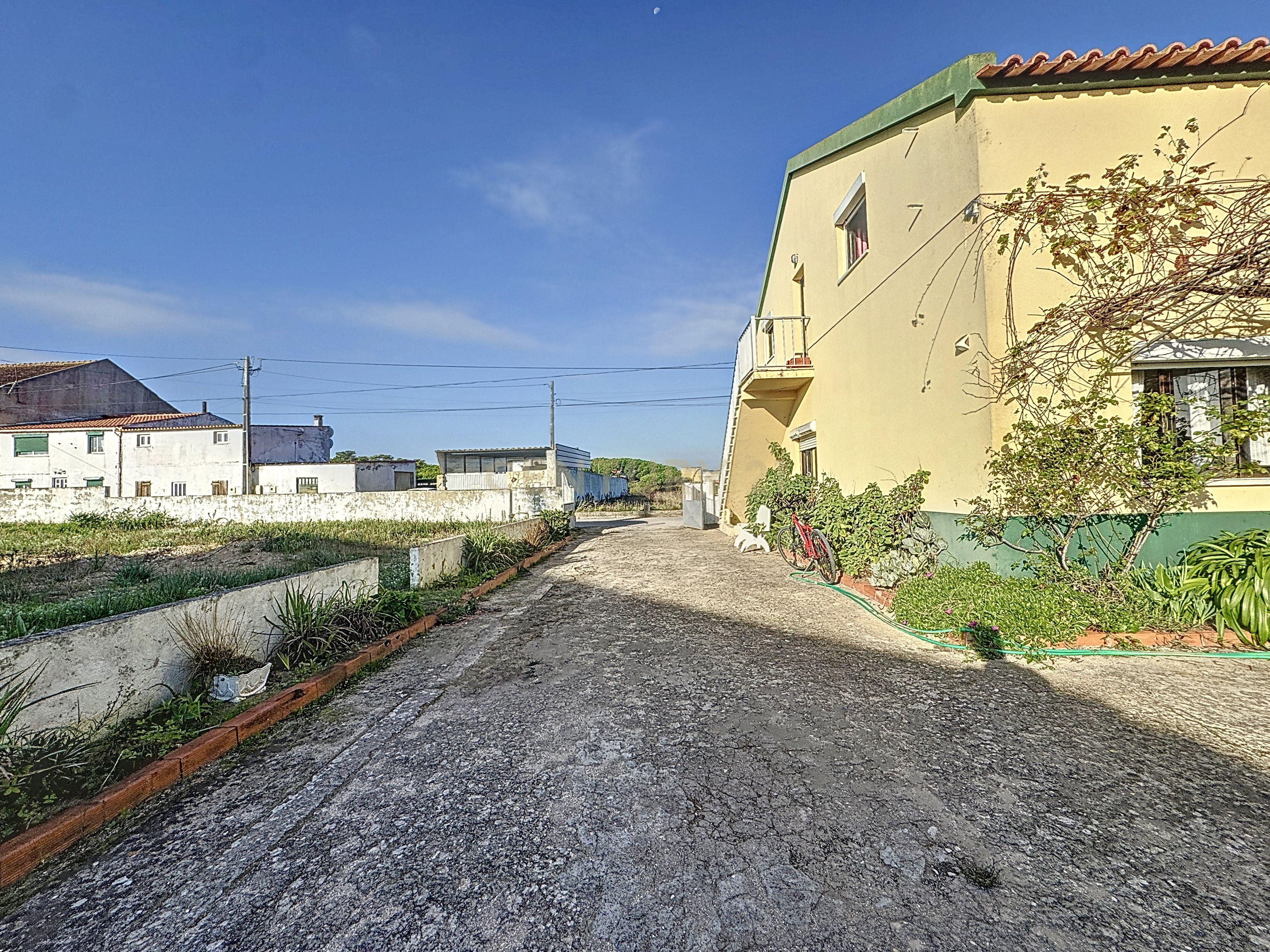 Moradia T3 + T2 + T2 , Com lindo Terreno em Sao Martinho do Porto - Image 6