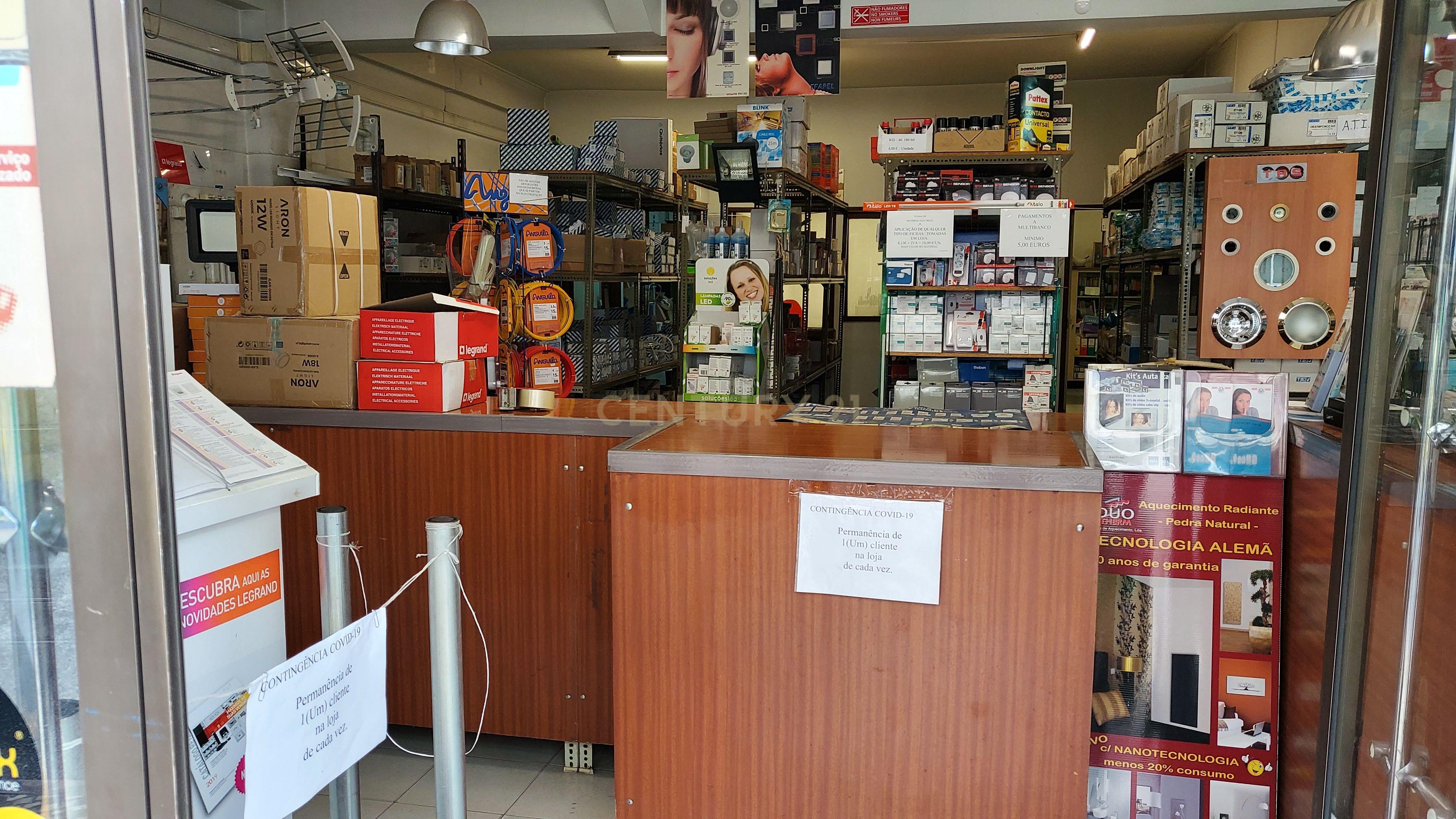 Loja em Lisboa com Acessibilidade e Garagem - 219.5m² - Image 9