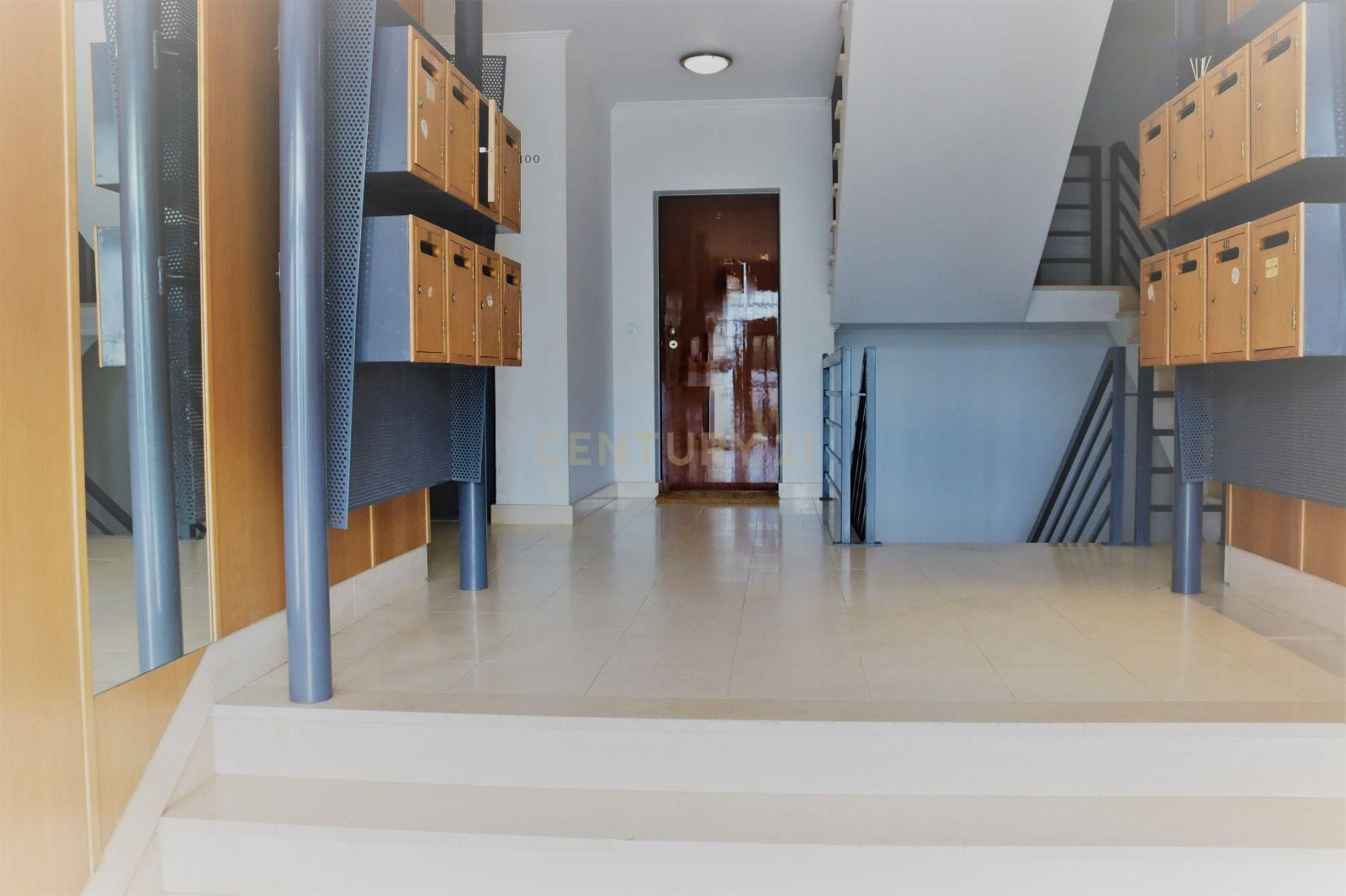 Apartamento T3 Remodelado c/ Garagem Arrecadação | Centro de Mafra - Image 20