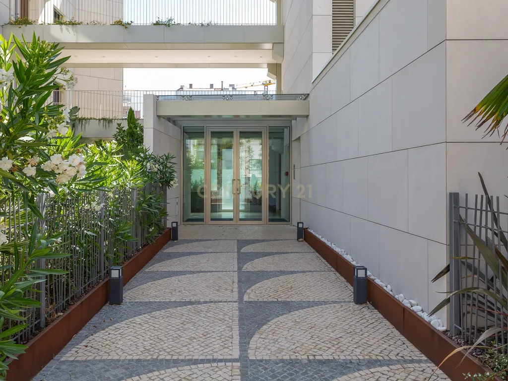 Apartamento T2 Centro Cascais com piscina e jardim privativos - Image 7