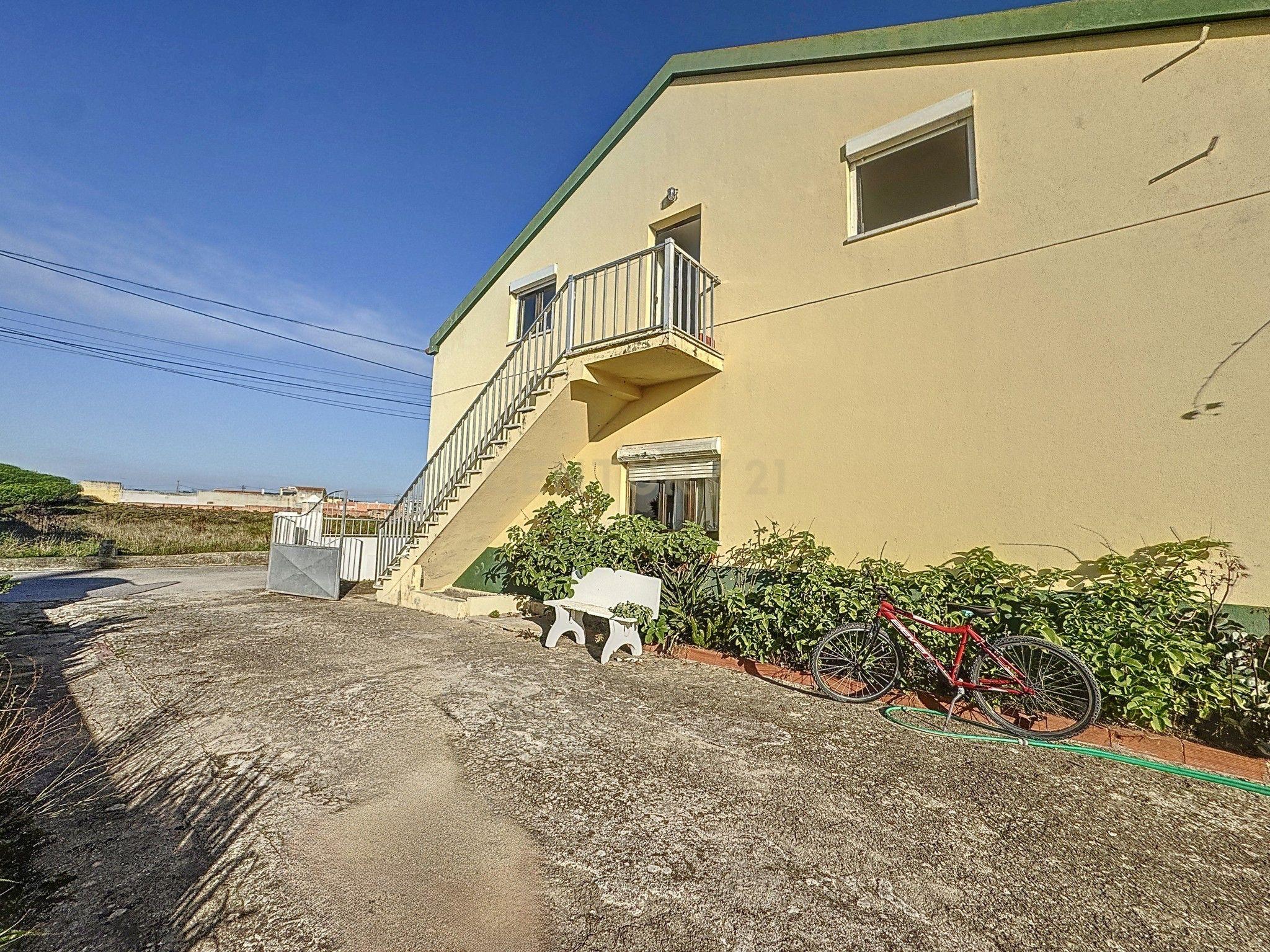 Moradia T3 + T2 + T2 , Com lindo Terreno em Sao Martinho do Porto - Image 7
