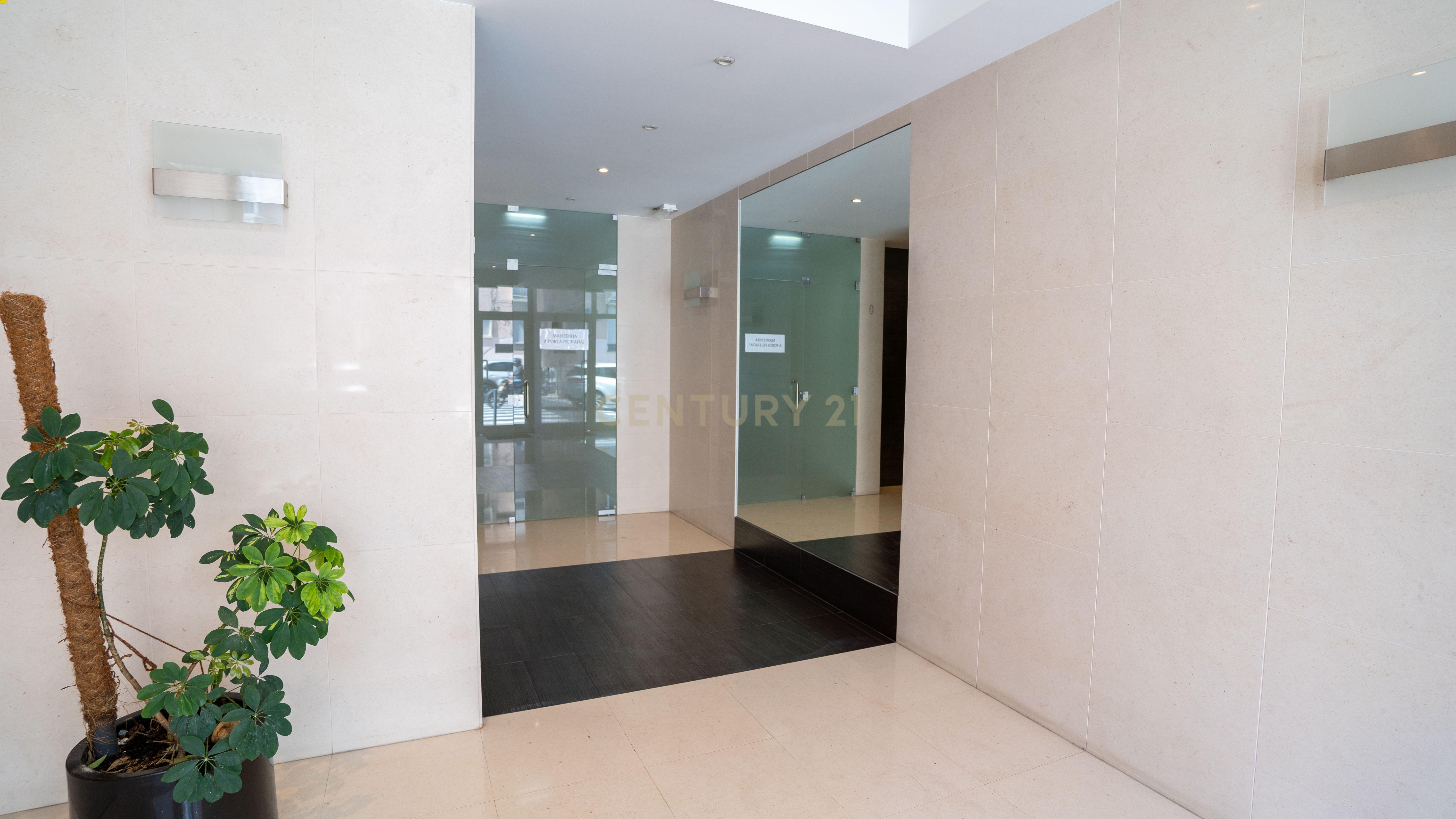 Apartamento com Terraço T2 de Charme em Benfica - Excelência e Conforto - Image 51